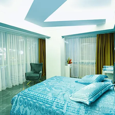 Отель Continent Luxury