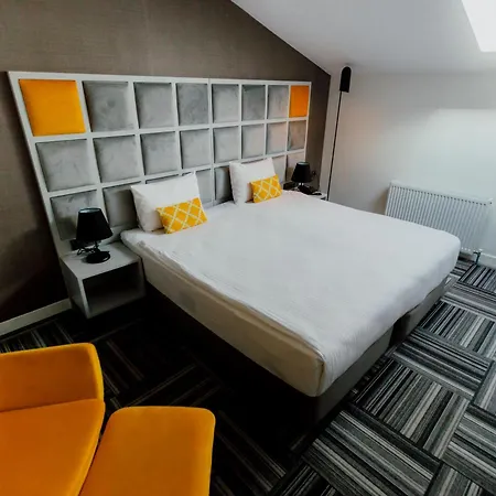 Continent Luxury Hotel 3*