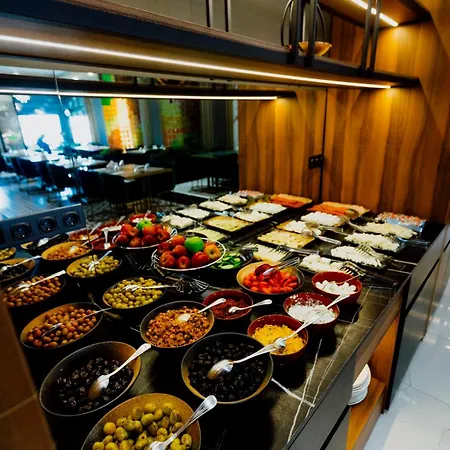 Отель Continent Luxury 3*