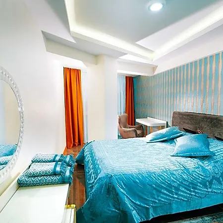 Continent Luxury Hotel 3*