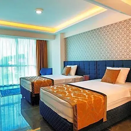 Continent Luxury Hotel 3*