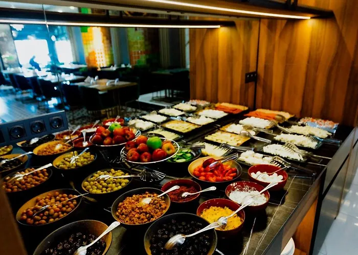 Hotell Continent Luxury 3*